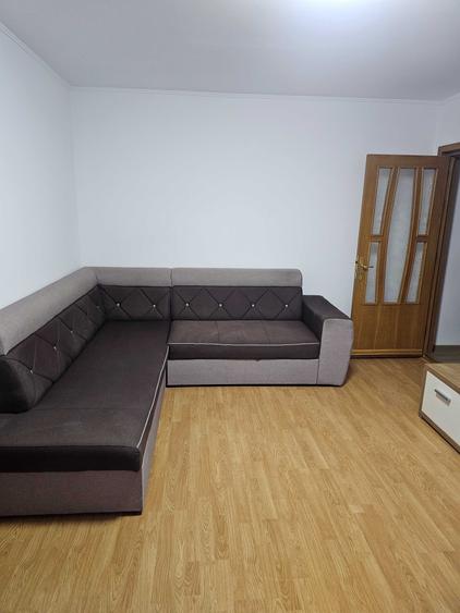 Apartament cu 3 camere semidecomandat în Casa de Cultură