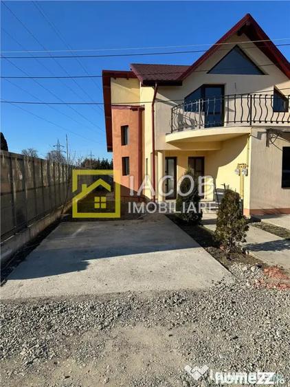Apartament cu 3 camere decomandat în Calea Moldovei