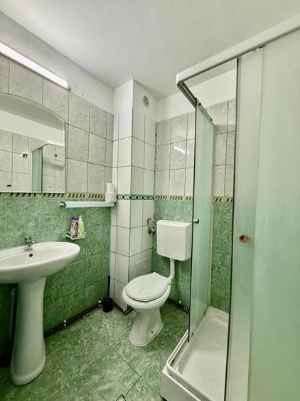 Duplex cu 18 camere cu Garaj în Central
