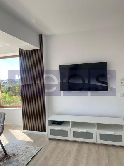 Apartament cu 3 camere decomandat, mobilat în Băneasa