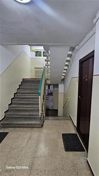 Apartament cu 4 camere semidecomandat, mobilat în Berceni