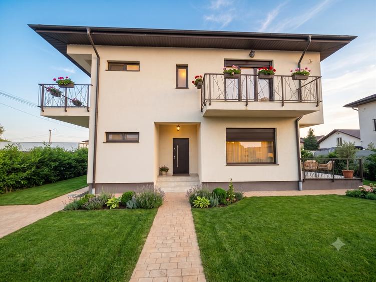 Casă individuală cu 4 camere cu Teren 450 Mp în Tunari