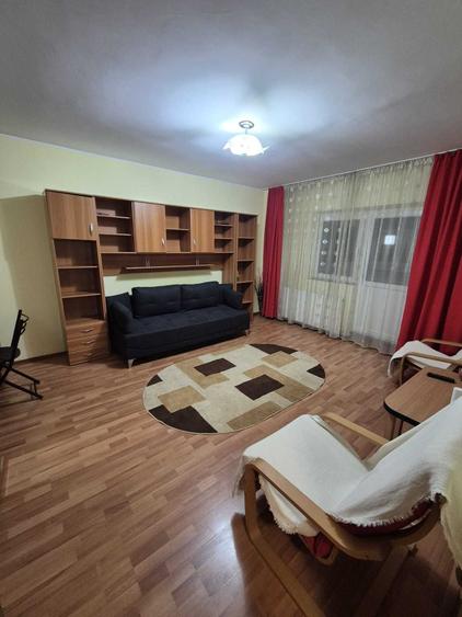 Garsonieră decomandată în Costin Georgian