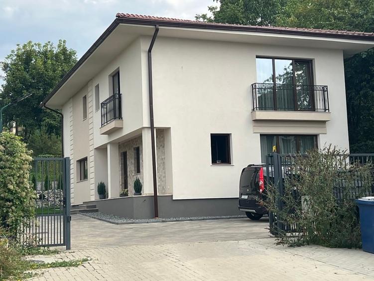 Casă individuală cu 5 camere cu Canalizare în Feleacu