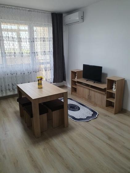 Apartament cu 2 camere semidecomandat în Berceni