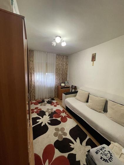 Apartament cu 3 camere decomandat, mobilat în Valea Rosie