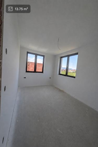 Casă individuală cu 4 camere cu Canalizare în Cristian