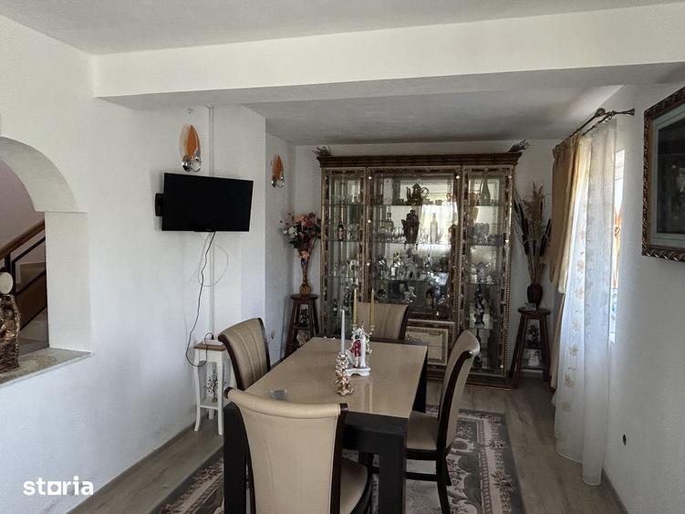 Casă cu 3 camere cu Teren 2496 Mp în Băbana
