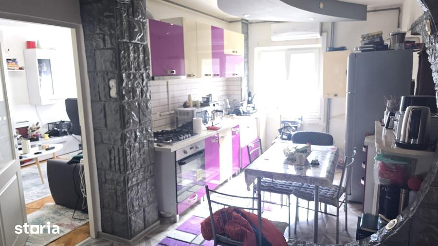 Apartament cu 2 camere decomandat în Piața Centrală