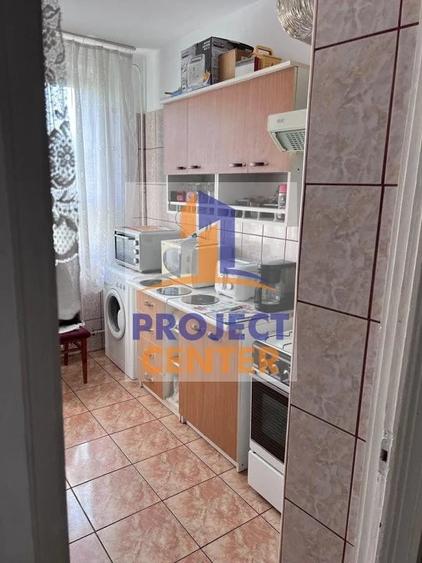 Apartament cu 2 camere semidecomandat în Craiovei