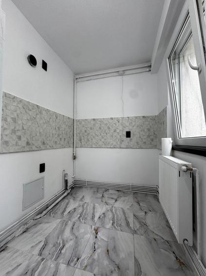 Apartament cu 3 camere semidecomandat în Tătărași