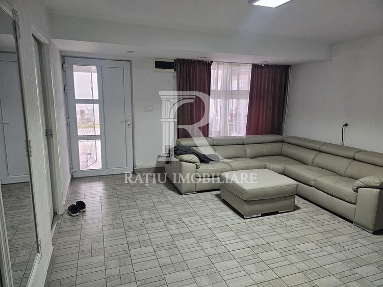 Casă cu 5 camere cu Piscina în Călugareni