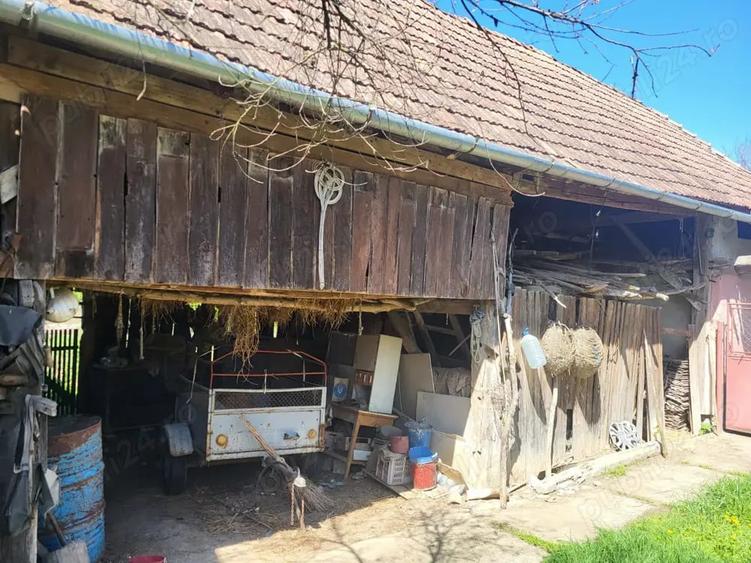 Casă cu 3 camere în Laslău Mare