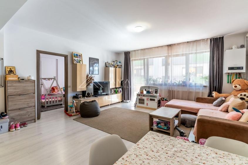 Apartament cu 2 camere semidecomandat, mobilat în Florești
