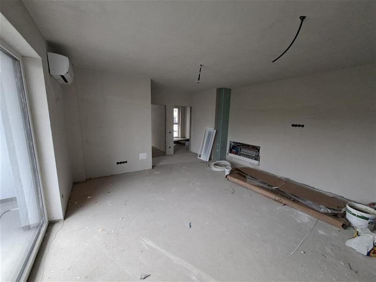 Apartament cu 4 camere semidecomandat în Mărăști