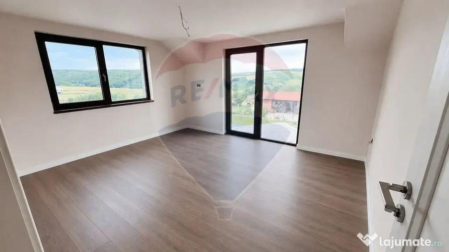 Casa / Vila cu 4 camere de vanzare - 13