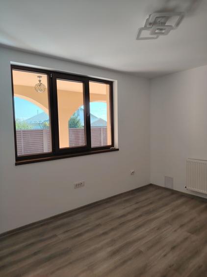 Casă cu 4 camere în Odaia Manolache