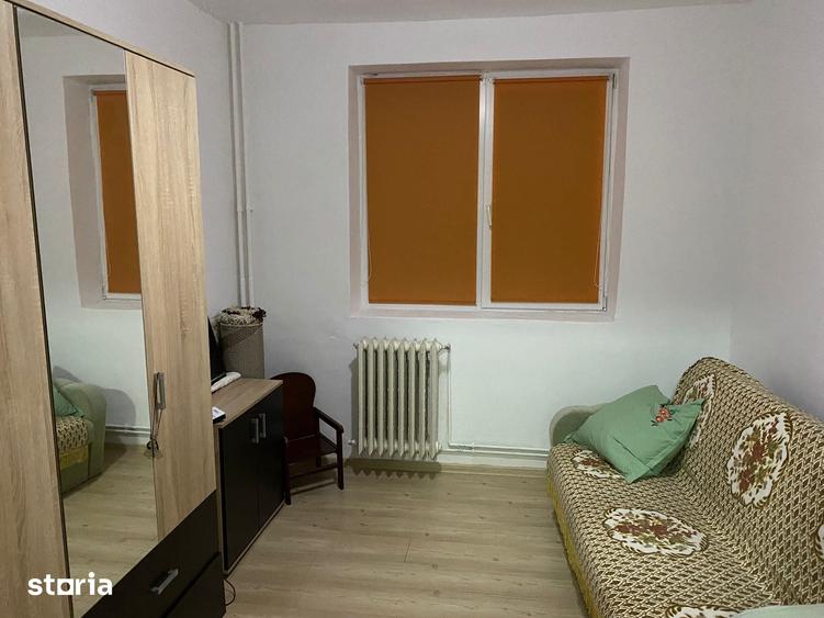 Apartament cu 3 camere decomandat în Triaj