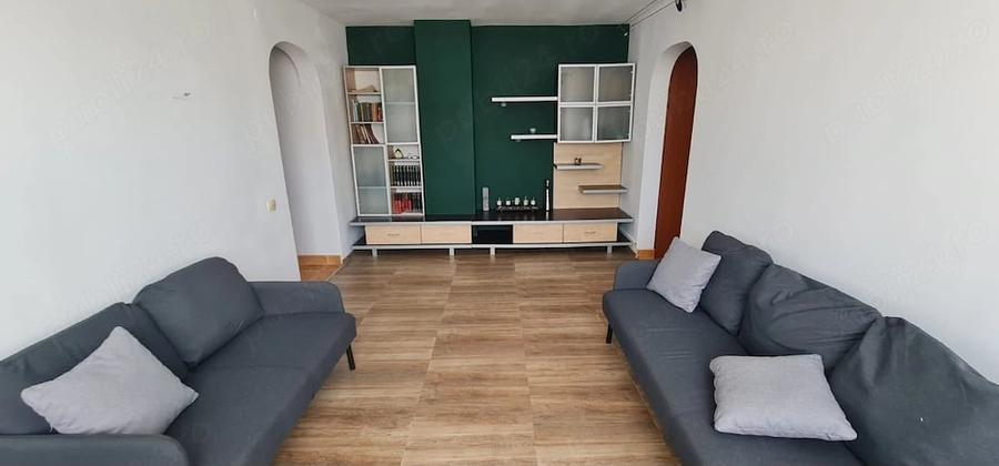Apartament cu 3 camere semidecomandat în Titan