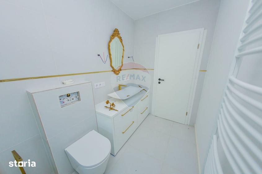 Casă cu 6 camere cu Teren 5483 Mp în Apa