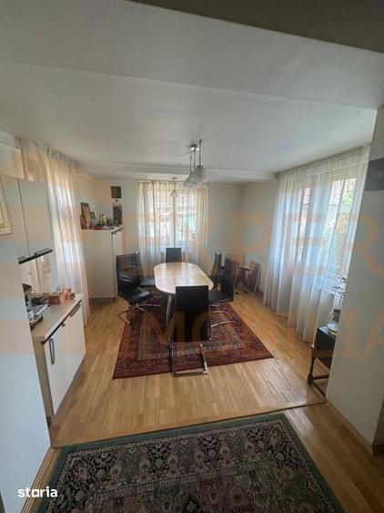 Casă cu 10 camere cu Teren 1000 Mp în Km 4