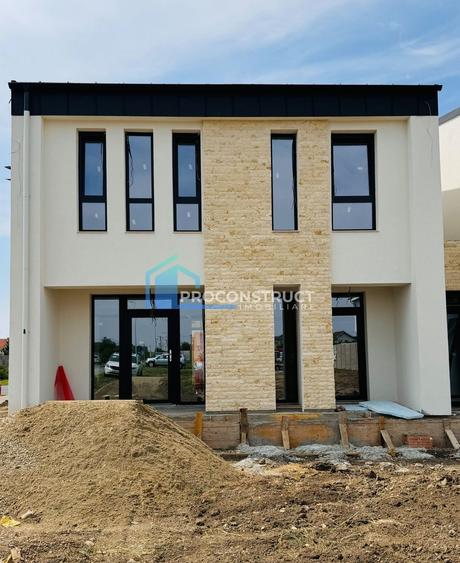 Duplex cu 4 camere cu Canalizare în Moșnița Nouă