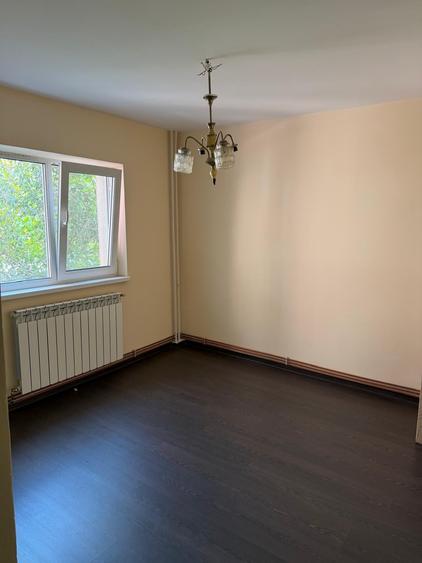 Apartament cu 3 camere decomandat în Canta