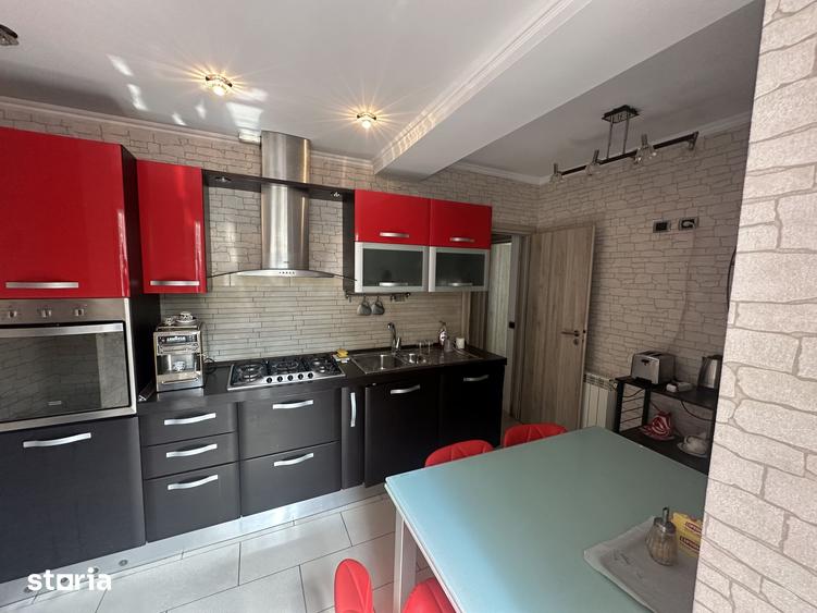 Apartament cu 3 camere semidecomandat în Eminescu