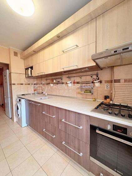 Apartament cu 3 camere decomandat în Dacia