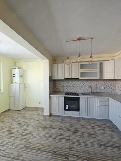 Apartament cu 3 camere semidecomandat în Florești
