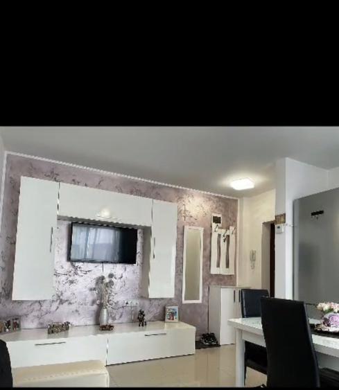 Apartament cu 2 camere semidecomandat în Exterior Vest
