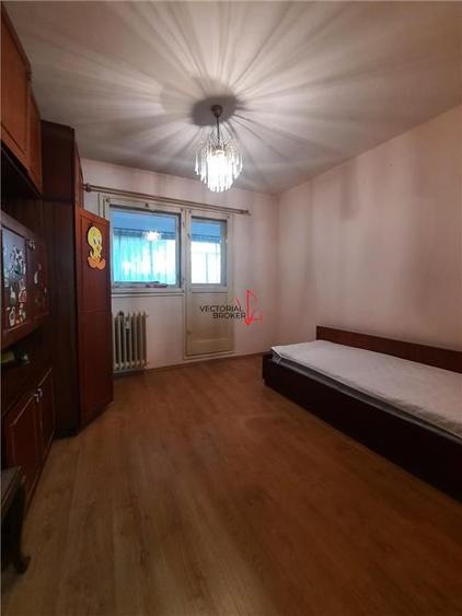 Apartament cu 4 camere semidecomandat în Iancului