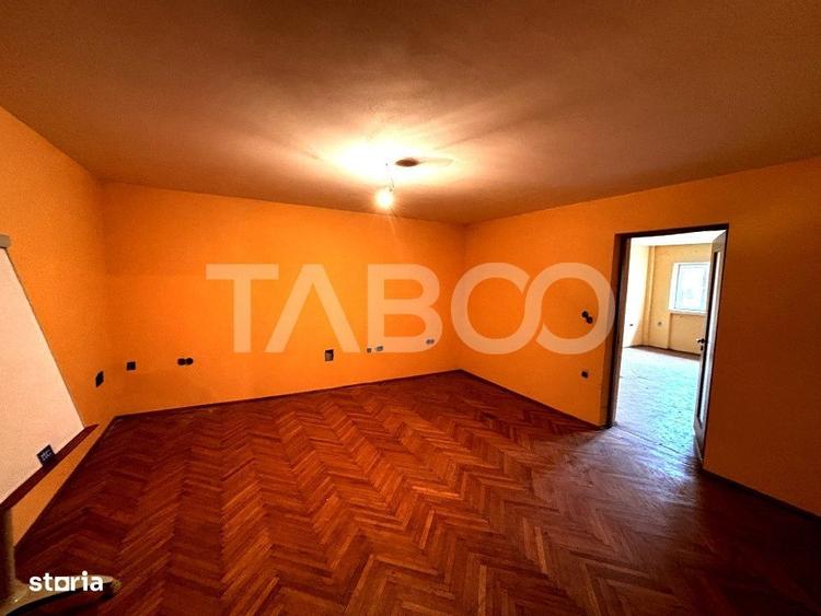 Apartament cu 4 camere semidecomandat în Orașul de Jos
