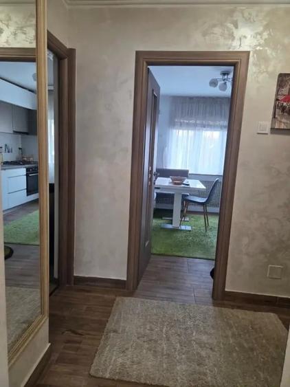 Apartament cu 3 camere decomandat în 1 Mai