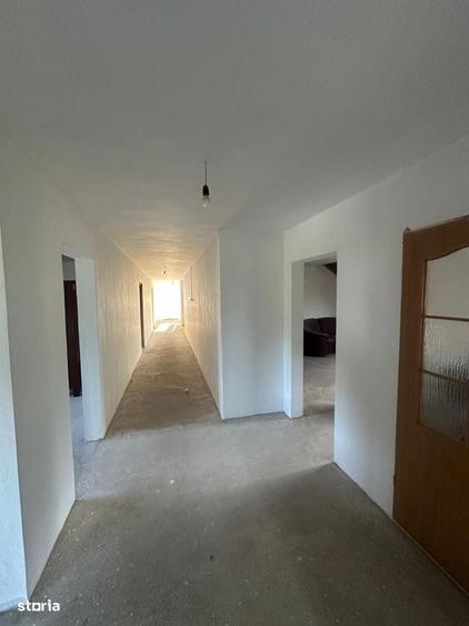 Casă cu 4 camere în Bascov