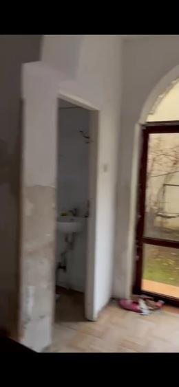 Casă individuală cu 3 camere cu Canalizare în Central