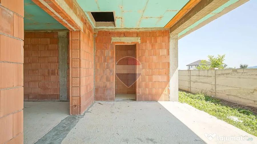Casă cu 4 camere cu Teren 500 Mp în Cristian