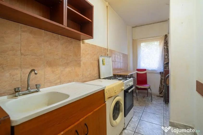 Garsonieră decomandată în UTA
