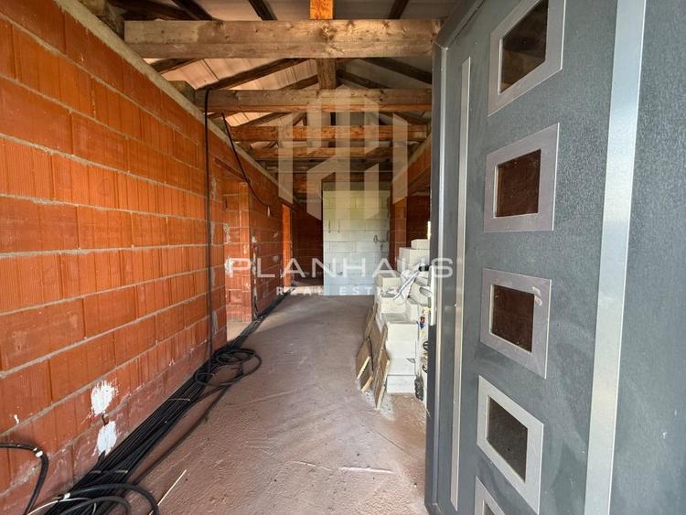 Casă cu 4 camere cu Teren 803 Mp în Săcălășeni
