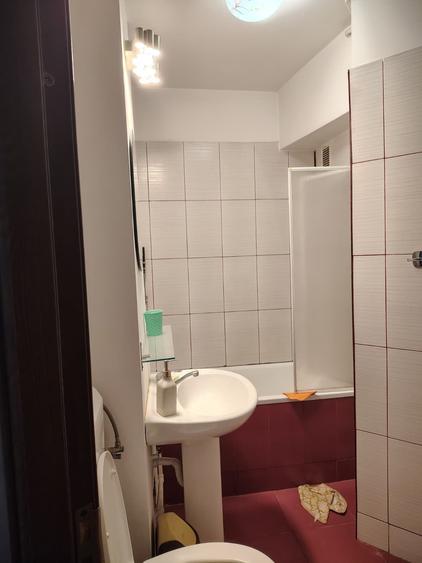Apartament cu 3 camere decomandat, mobilat în P-ța Universității