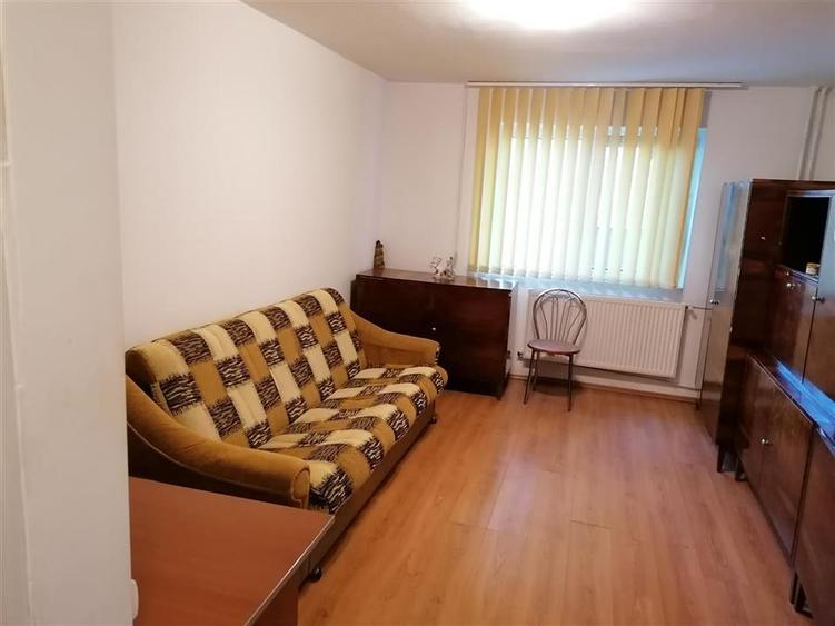 Garsonieră semidecomandată în Aradului