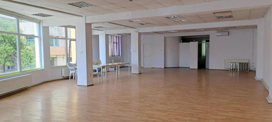 Spațiu comercial, de 190 mp, în Central