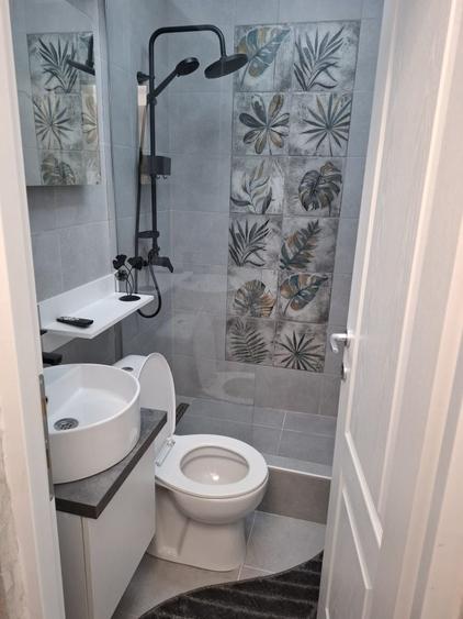 Apartament cu 3 camere decomandat în Galata