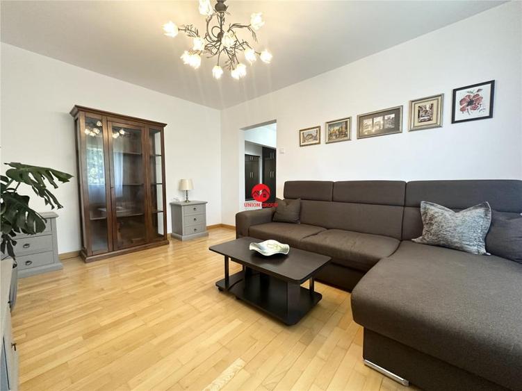 Apartament cu 3 camere decomandat în Central
