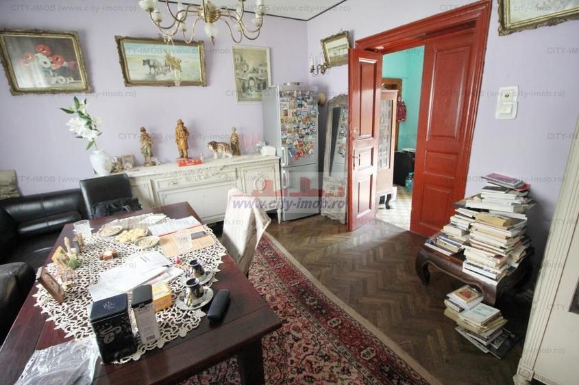 Casă individuală cu 5 camere decomandat cu Canalizare în Timpuri Noi