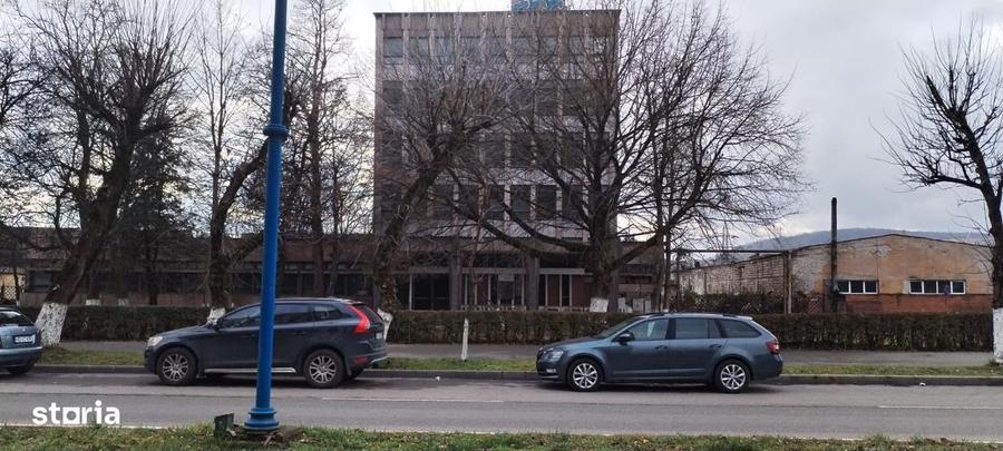 Spațiu comercial, de 3,000 mp, în Central