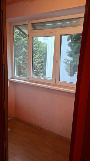 Apartament cu 2 camere semidecomandat în Uiești
