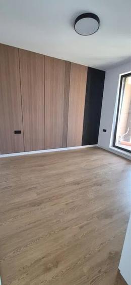 Apartament cu 2 camere semidecomandat, mobilat în Florești