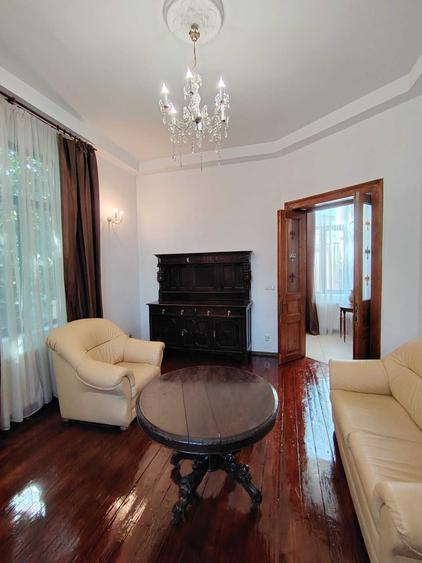 Casă cu 4 camere în Central