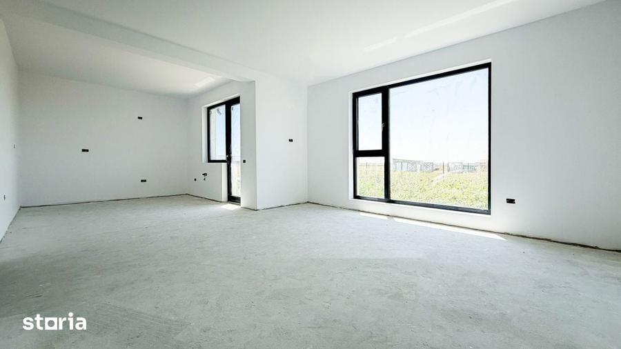 Casă cu 5 camere cu Teren 491 Mp în Cumpăna